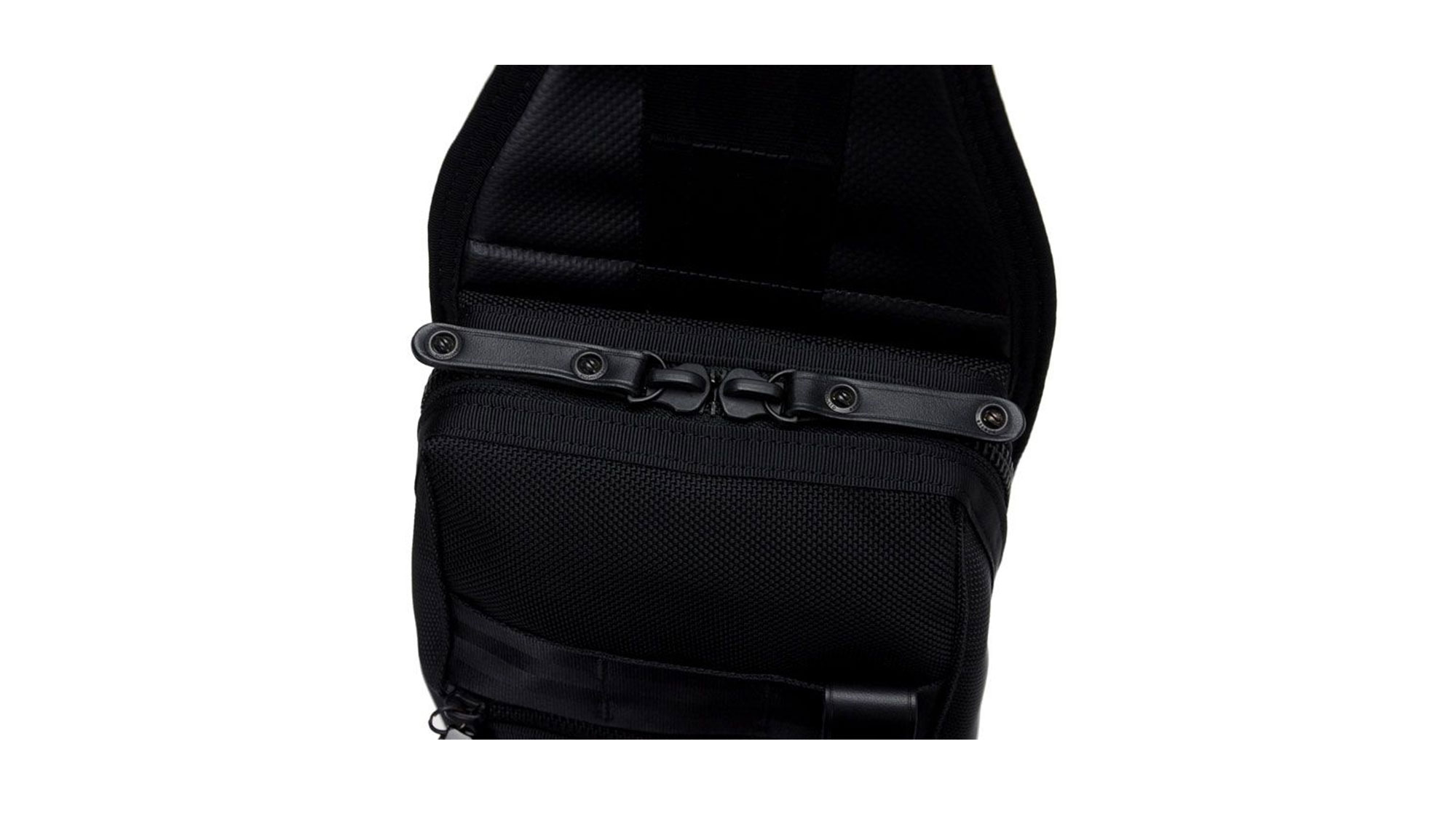 Heat Sling Shoulder Bag Black